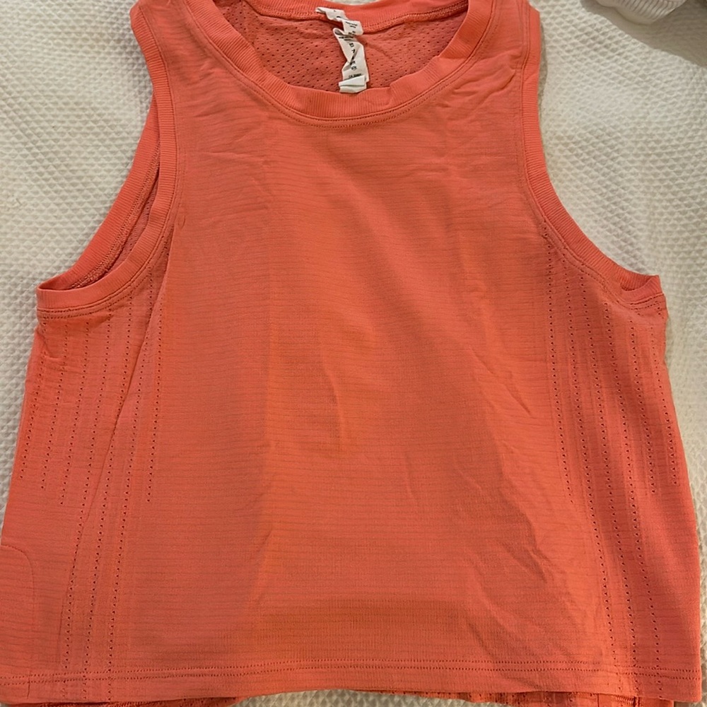 Lululemon train to be tank top